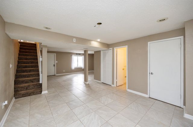 701 Hickory Hill Lane, Des Moines, IA 50317