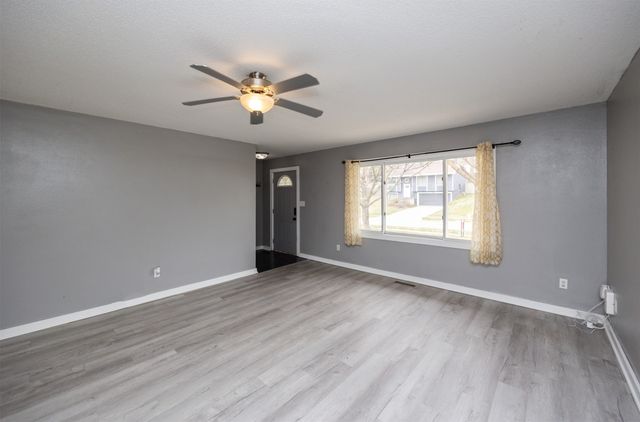 701 Hickory Hill Lane, Des Moines, IA 50317