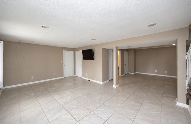 701 Hickory Hill Lane, Des Moines, IA 50317