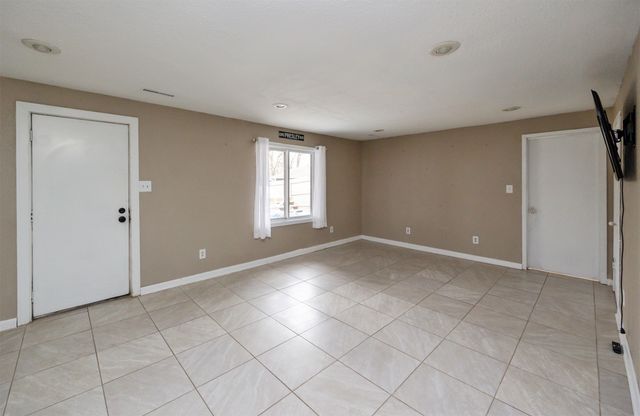 701 Hickory Hill Lane, Des Moines, IA 50317