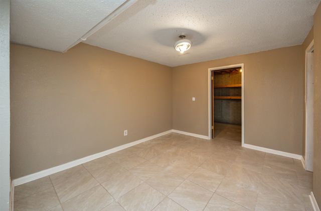 701 Hickory Hill Lane, Des Moines, IA 50317