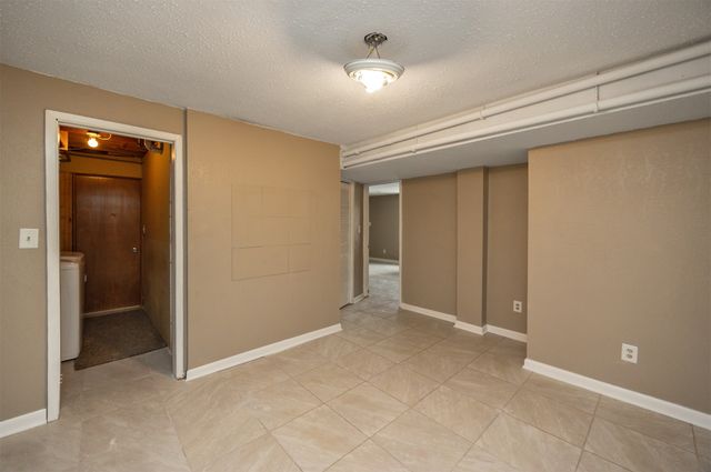 701 Hickory Hill Lane, Des Moines, IA 50317