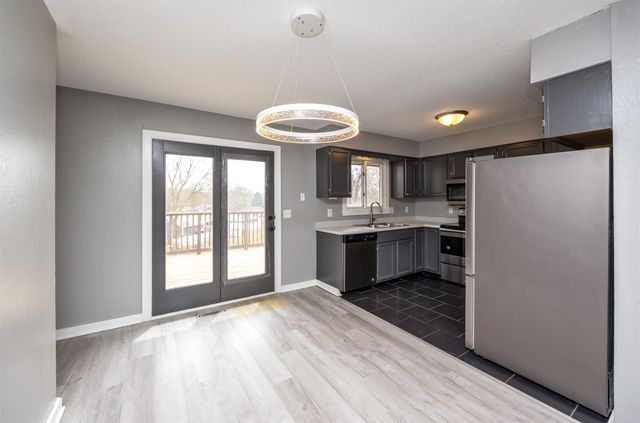 701 Hickory Hill Lane, Des Moines, IA 50317