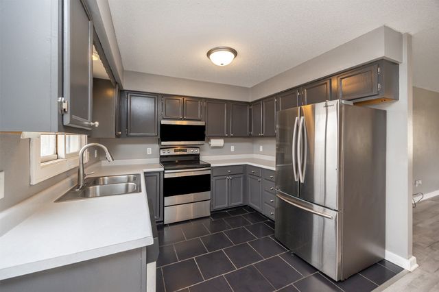 701 Hickory Hill Lane, Des Moines, IA 50317