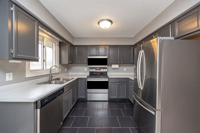 701 Hickory Hill Lane, Des Moines, IA 50317