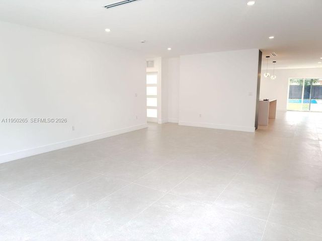 588 Palmetto Dr, Miami Springs, FL 33166