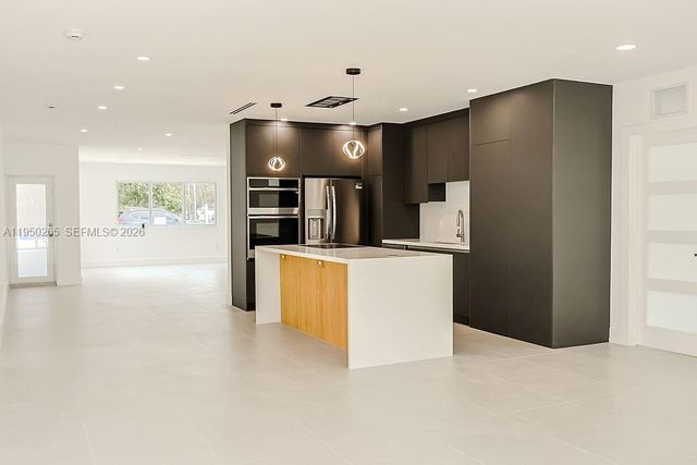 588 Palmetto Dr, Miami Springs, FL 33166