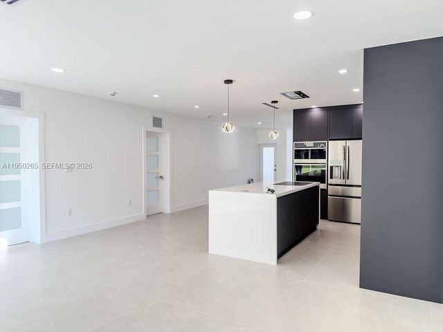 588 Palmetto Dr, Miami Springs, FL 33166