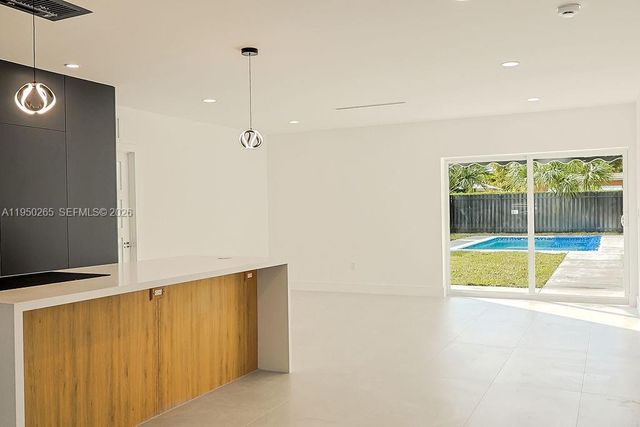 588 Palmetto Dr, Miami Springs, FL 33166