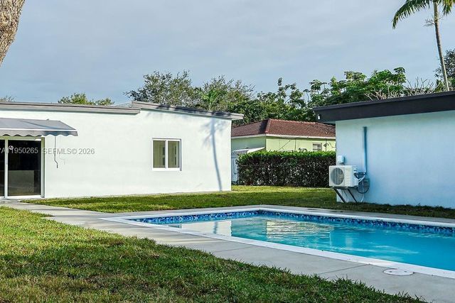 588 Palmetto Dr, Miami Springs, FL 33166