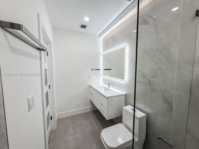 588 Palmetto Dr, Miami Springs, FL 33166