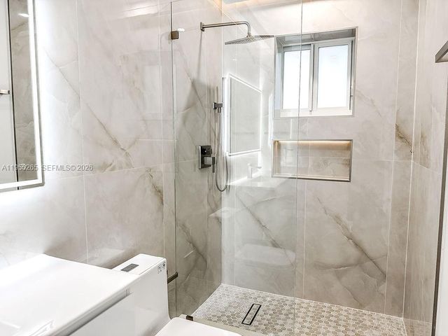 588 Palmetto Dr, Miami Springs, FL 33166