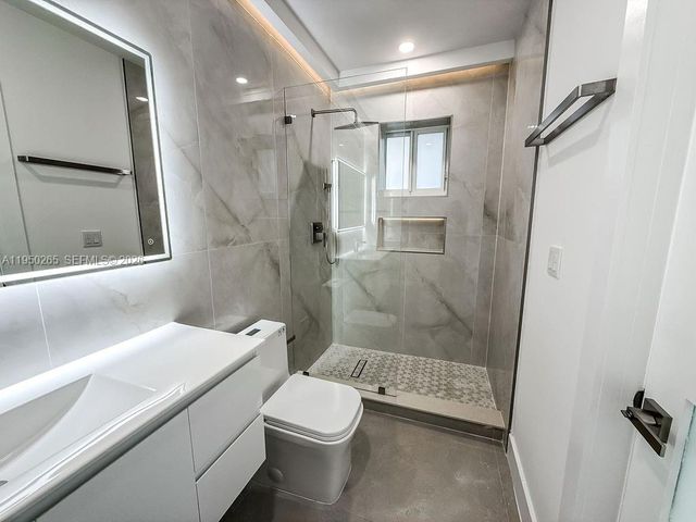 588 Palmetto Dr, Miami Springs, FL 33166