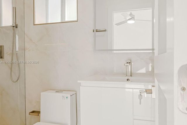 588 Palmetto Dr, Miami Springs, FL 33166