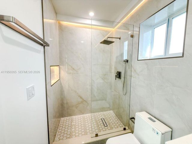 588 Palmetto Dr, Miami Springs, FL 33166