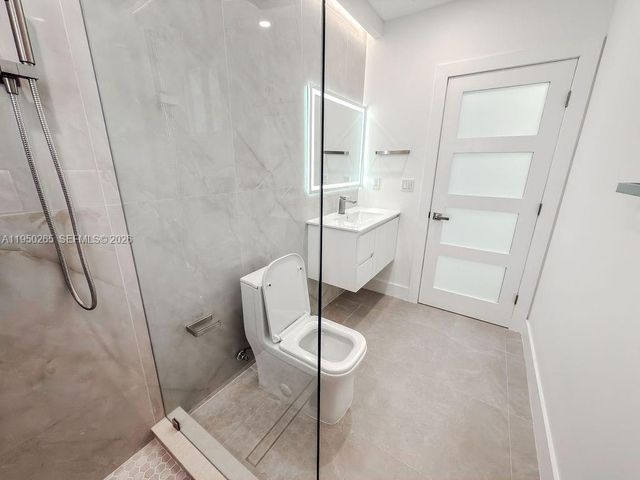 588 Palmetto Dr, Miami Springs, FL 33166