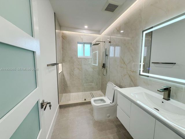 588 Palmetto Dr, Miami Springs, FL 33166