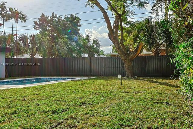 588 Palmetto Dr, Miami Springs, FL 33166