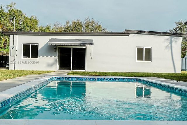 588 Palmetto Dr, Miami Springs, FL 33166