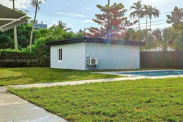 588 Palmetto Dr, Miami Springs, FL 33166