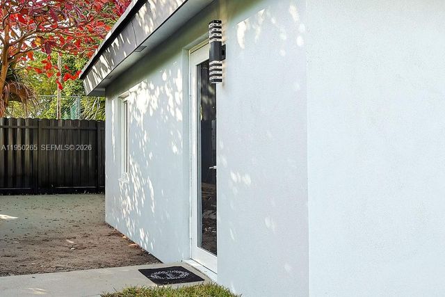 588 Palmetto Dr, Miami Springs, FL 33166