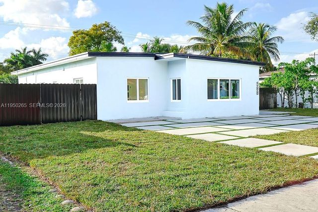 588 Palmetto Dr, Miami Springs, FL 33166