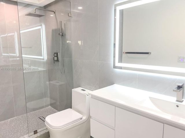 588 Palmetto Dr, Miami Springs, FL 33166