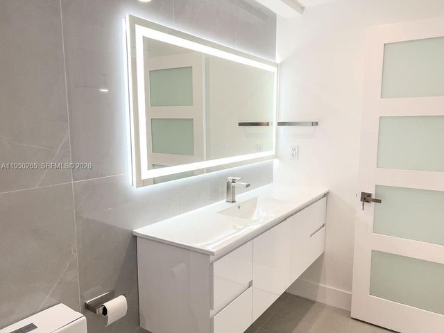 588 Palmetto Dr, Miami Springs, FL 33166