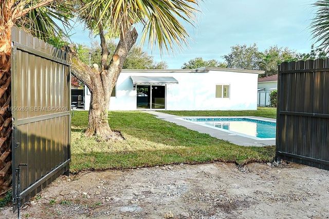 588 Palmetto Dr, Miami Springs, FL 33166