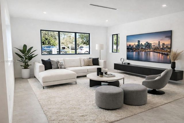 588 Palmetto Dr, Miami Springs, FL 33166