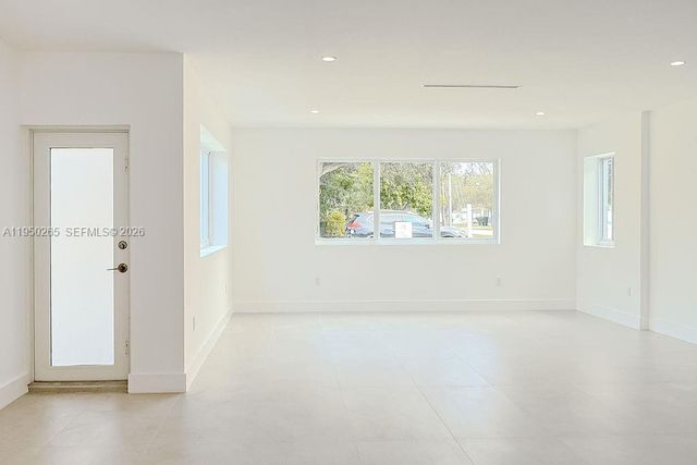 588 Palmetto Dr, Miami Springs, FL 33166