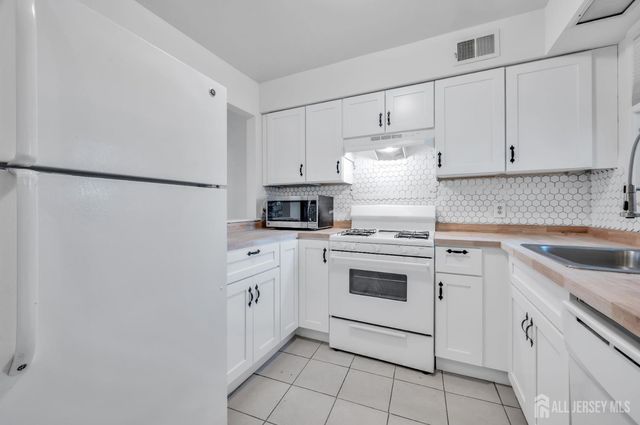 233 Spruce Court, Flemington, NJ 08822