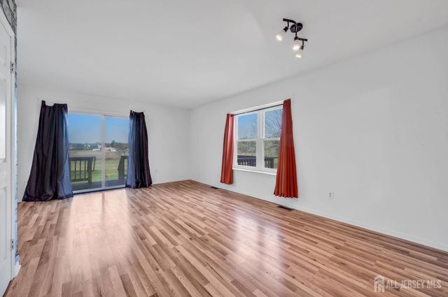 233 Spruce Court, Flemington, NJ 08822