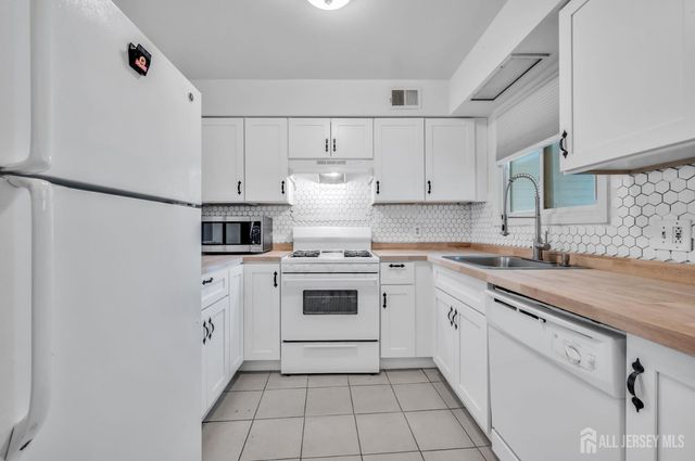 233 Spruce Court, Flemington, NJ 08822