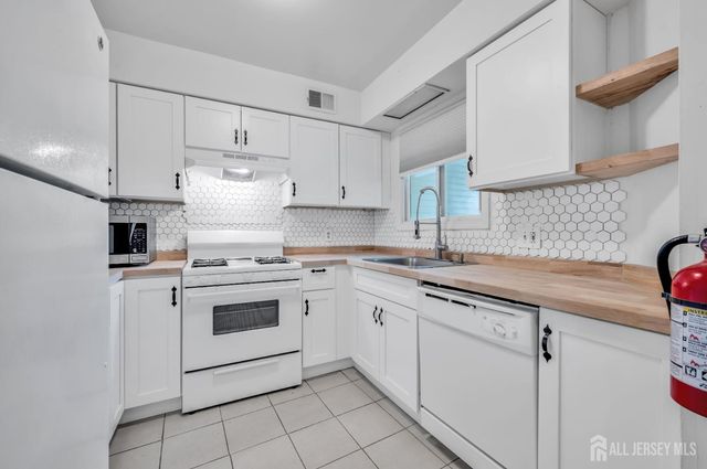 233 Spruce Court, Flemington, NJ 08822