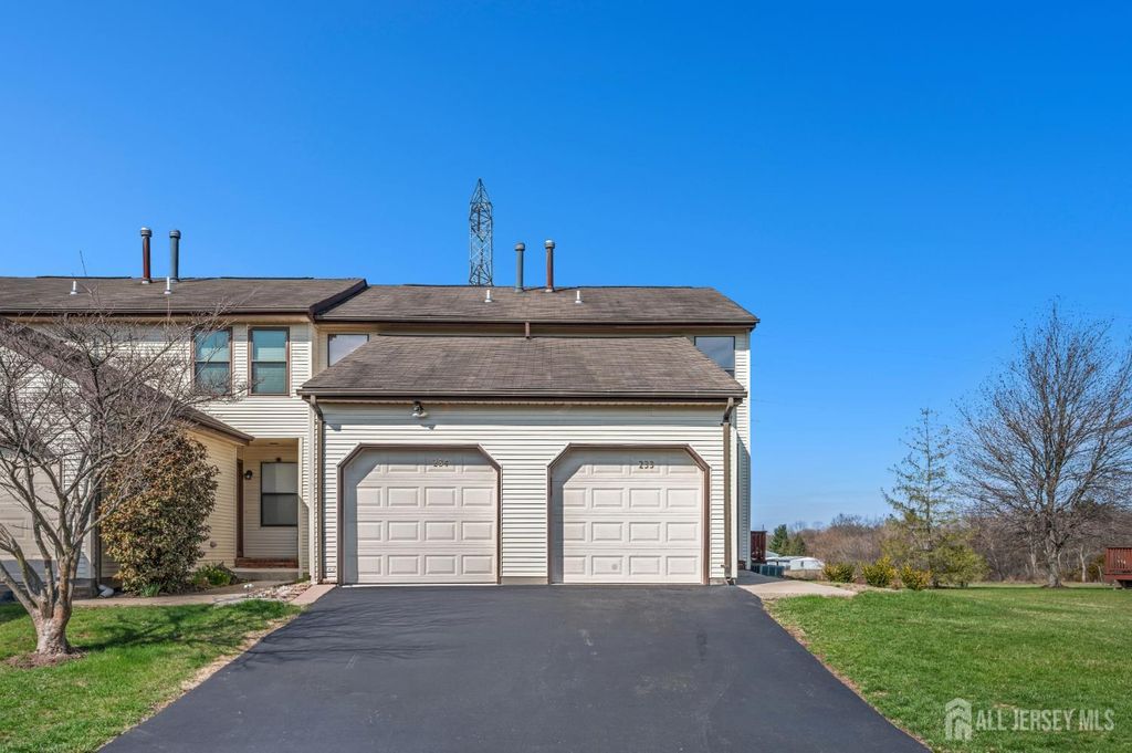 233 Spruce Court, Flemington, NJ 08822