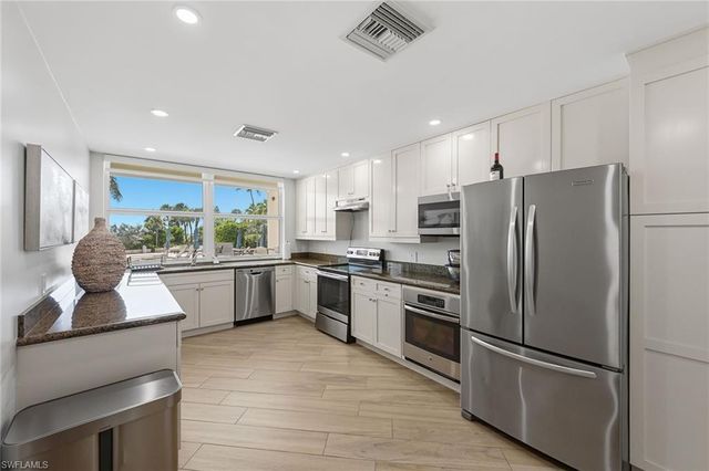 4251 Gulf Shore BLVD N 6D, Naples, FL 34103