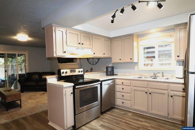 4737 Antelope Ct NE, Salem, OR 97305