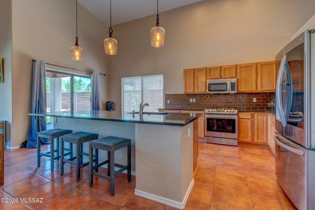 39682 S Horse Run Drive, Tucson, AZ 85739