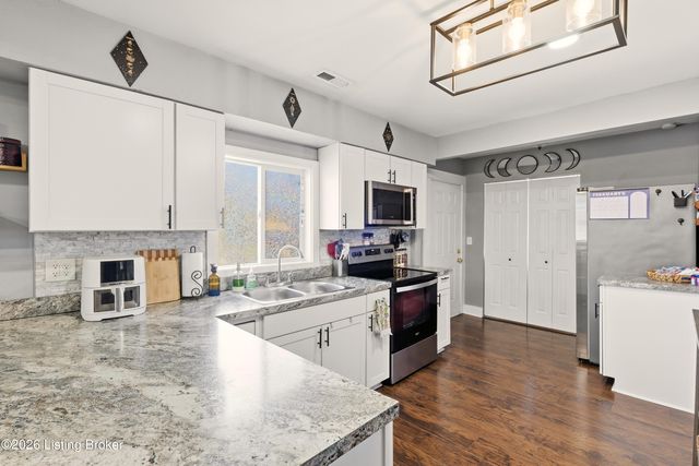 9205 Dempley Ave, Louisville, KY 40272