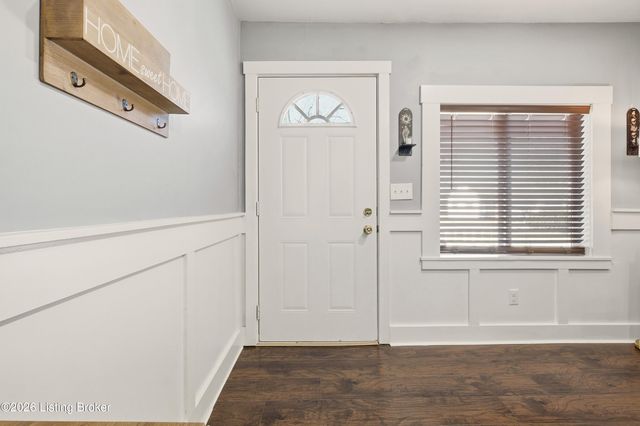 9205 Dempley Ave, Louisville, KY 40272