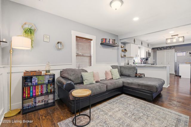 9205 Dempley Ave, Louisville, KY 40272