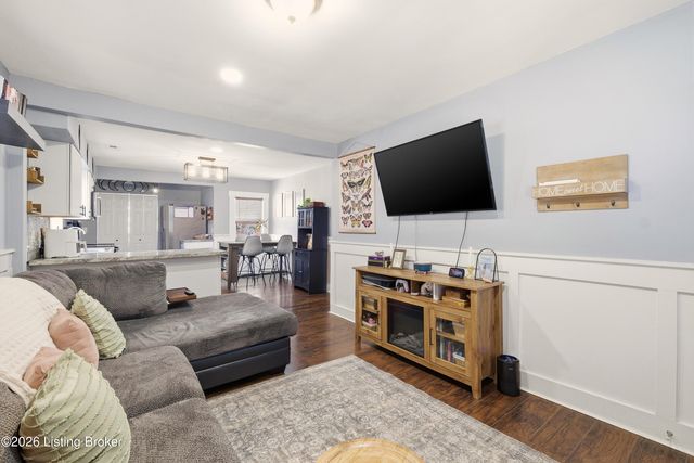 9205 Dempley Ave, Louisville, KY 40272