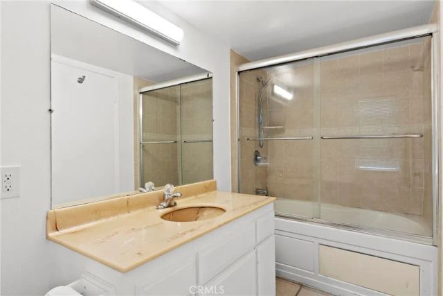 11300 Foothill Boulevard 7, Sylmar, CA 91342