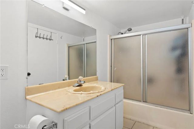 11300 Foothill Boulevard 7, Sylmar, CA 91342