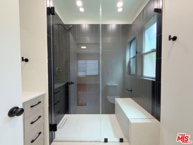 1947 Clinton Street 700, Los Angeles, CA 90026