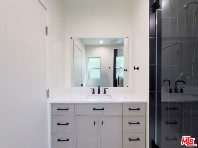 1947 Clinton Street 700, Los Angeles, CA 90026
