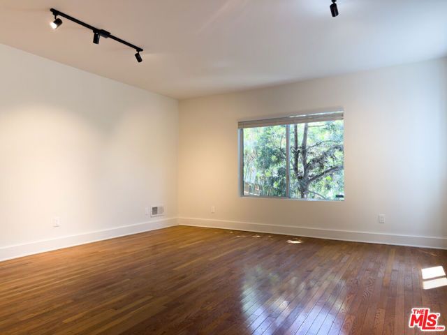 1947 Clinton Street 700, Los Angeles, CA 90026