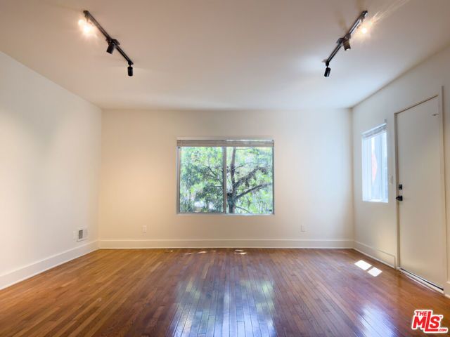 1947 Clinton Street 700, Los Angeles, CA 90026