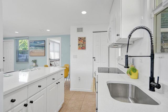 2500 NW 3RD Avenue 1-4, Wilton Manors, FL 33311